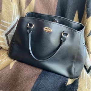 Black beauty Coach double pocket